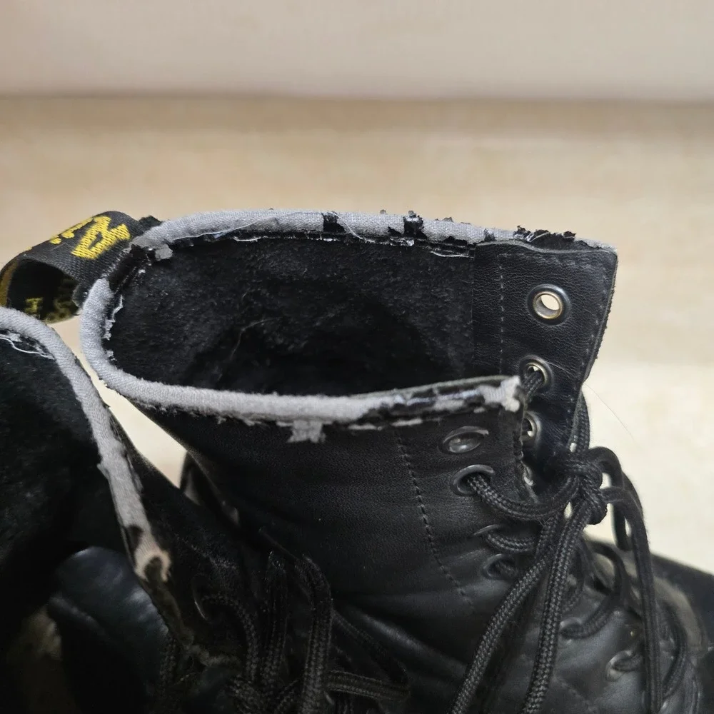 Dr. Martens 1460 Black Leather 8 Eye Lace Up Combat Boots Mens 8‎ Womens 9 EU 41